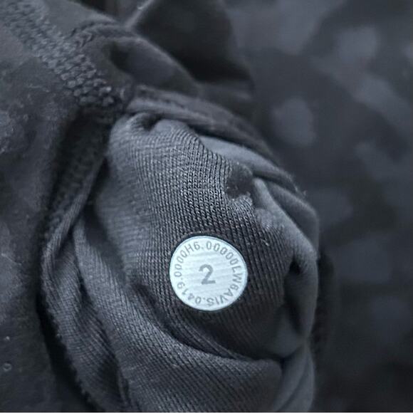 Lululemon Align Crop 21” – Formation Camo Deep Coal Multi, Size 2 - Picture 7 of 7